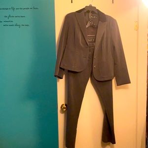 Women’s Pants Suit